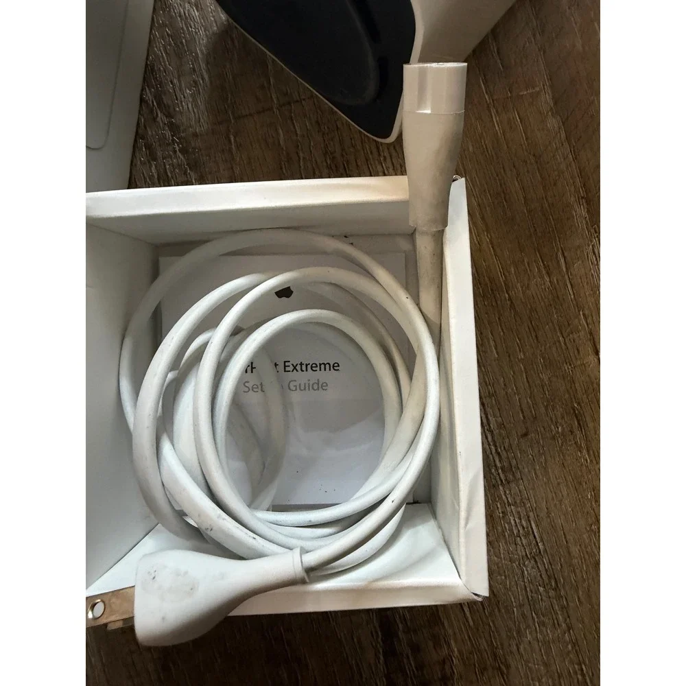 Apple AirPort Extreme 6th Gen 802.11ac Wi-Fi Router White ME918LL/A Base Station